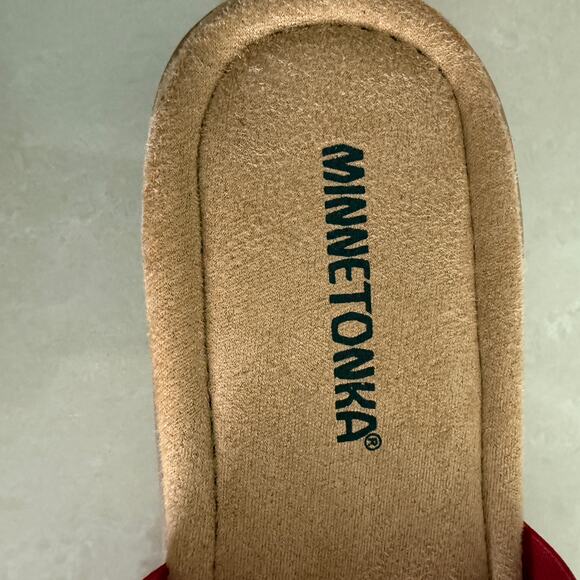 Minnetonka Tricia Sandal - Fun Fringe Detail - NIB - Red, Size 8W - Picture 2 of 6